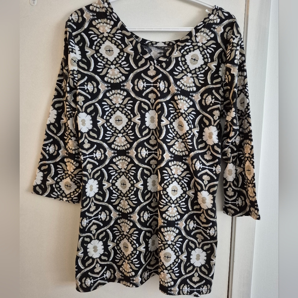 Simply Noelle Ladies top. Size S/ M (8-10)